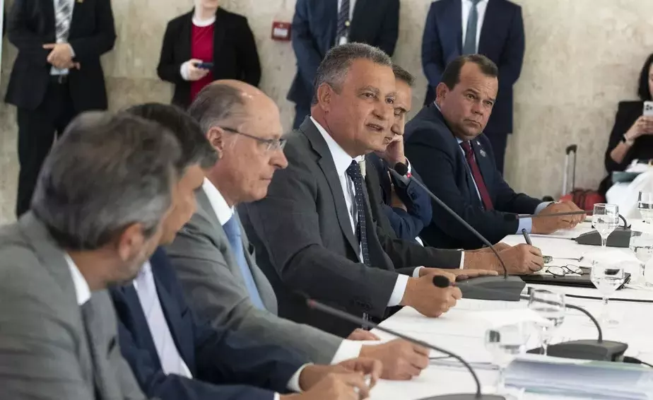 Ministro Rui Costa em reunião com governadores
